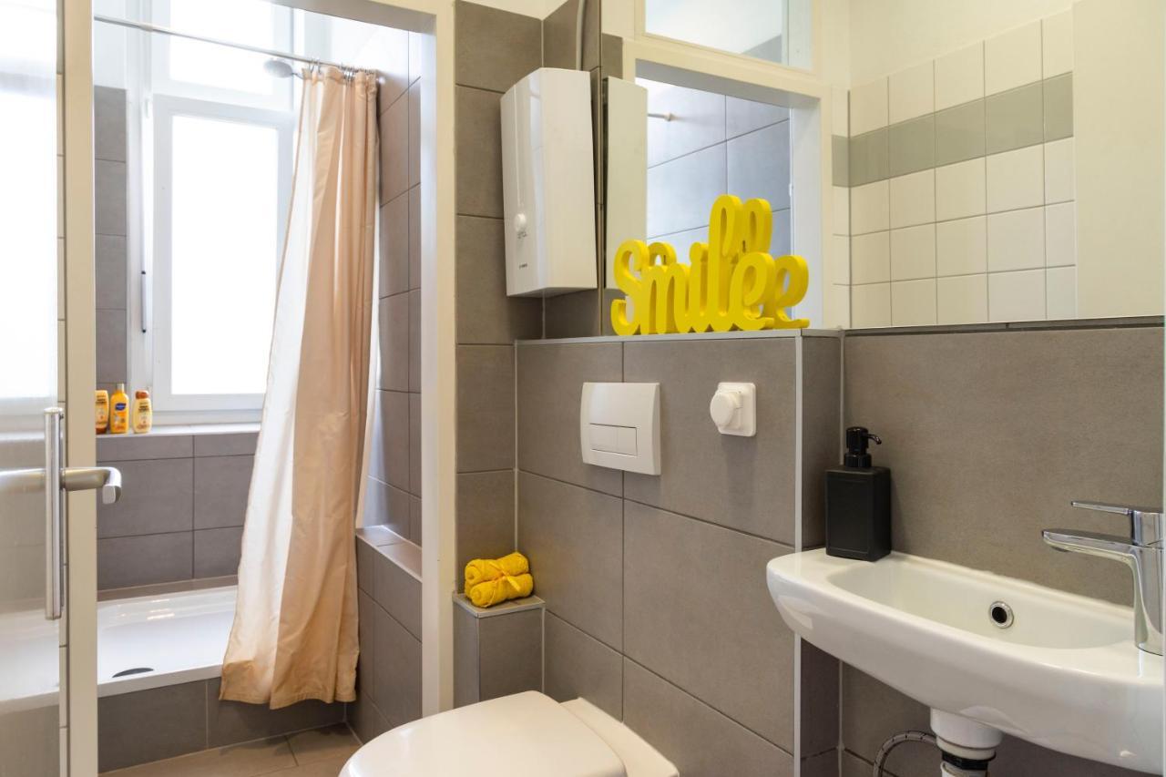 Central +3Br +Big Living Room Next To U-Station Berlin Extérieur photo